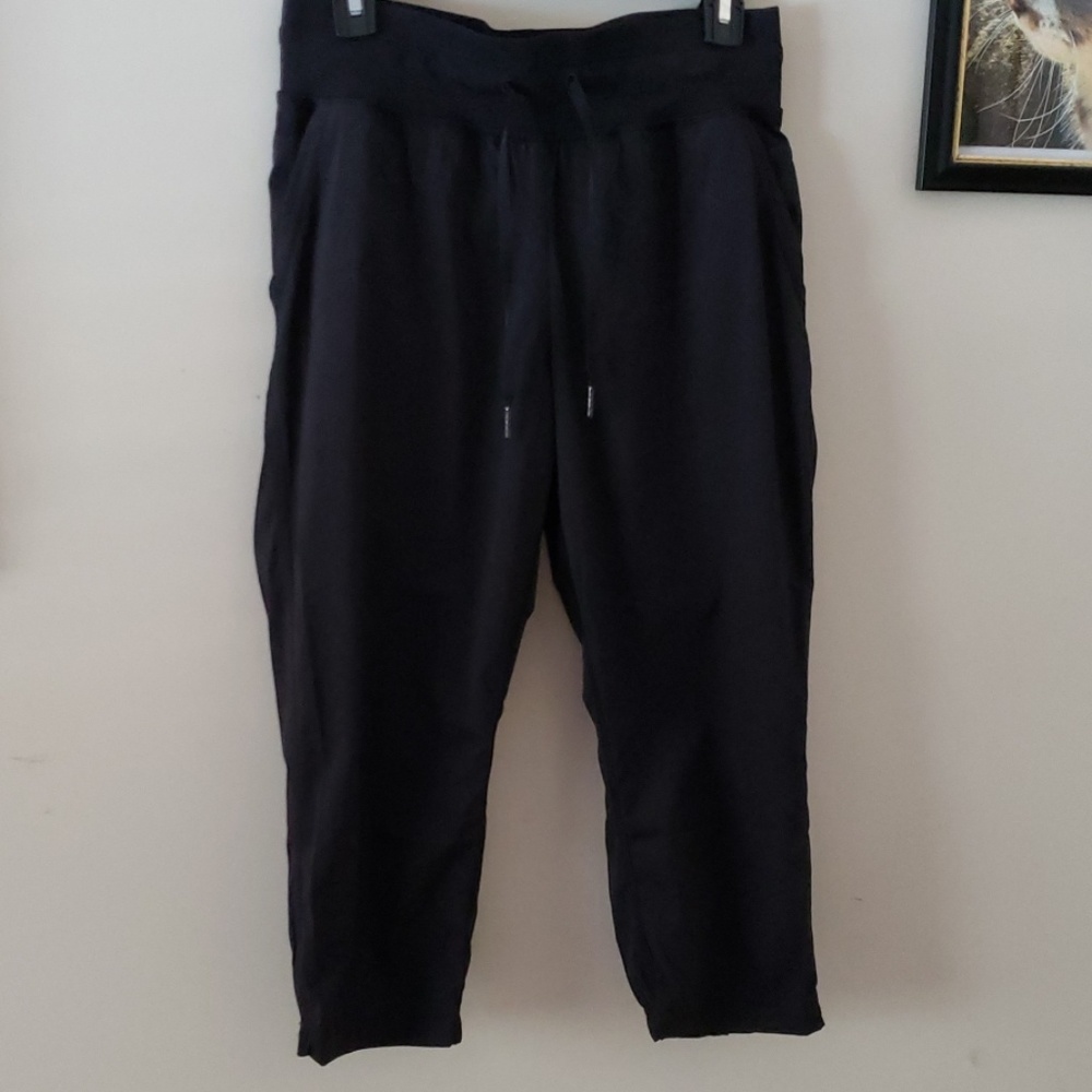 lululemon black cropped pants size 6